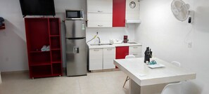 Coffee/tea maker, fridge, microwave, stovetop - New basement loft with all the amenities (Morelia)