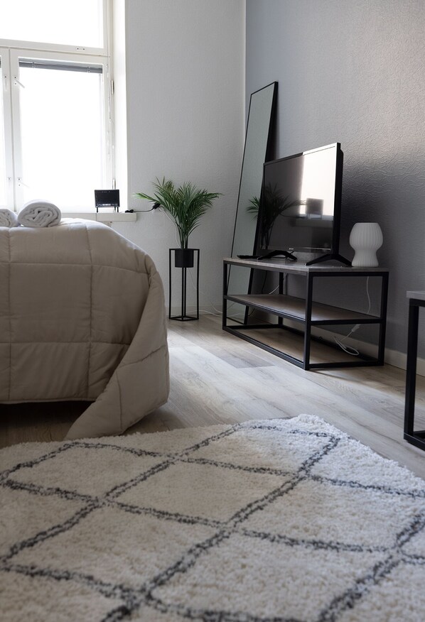 Comfort Studio | Iron/ironing board, cribs/infant beds, free WiFi, bed sheets
