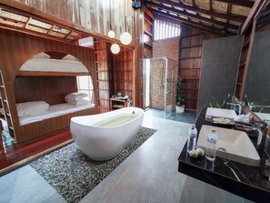 Ropa de cama de alta calidad, minibar, cortinas blackout y wifi gratis 