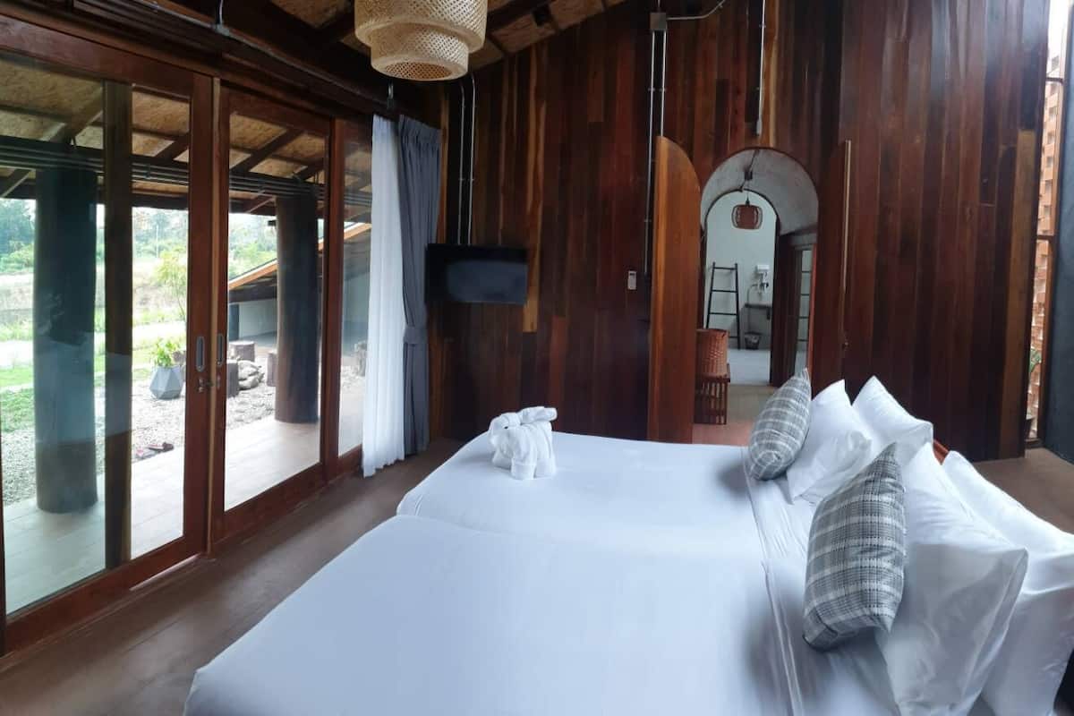 Pan's cave 4 | Premium bedding, minibar, blackout drapes, free WiFi