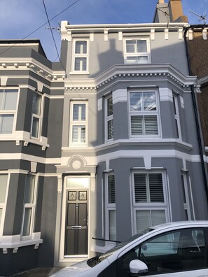 Exterior - Amazing sea views across West Hill (Hastings)