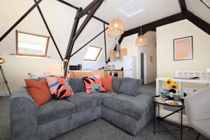 Living area - Converted Chapel in the Cotswolds (Honeybourne)