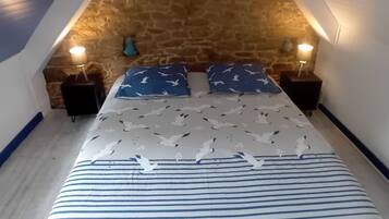 3 camere, una scrivania, Wi-Fi gratuito, lenzuola