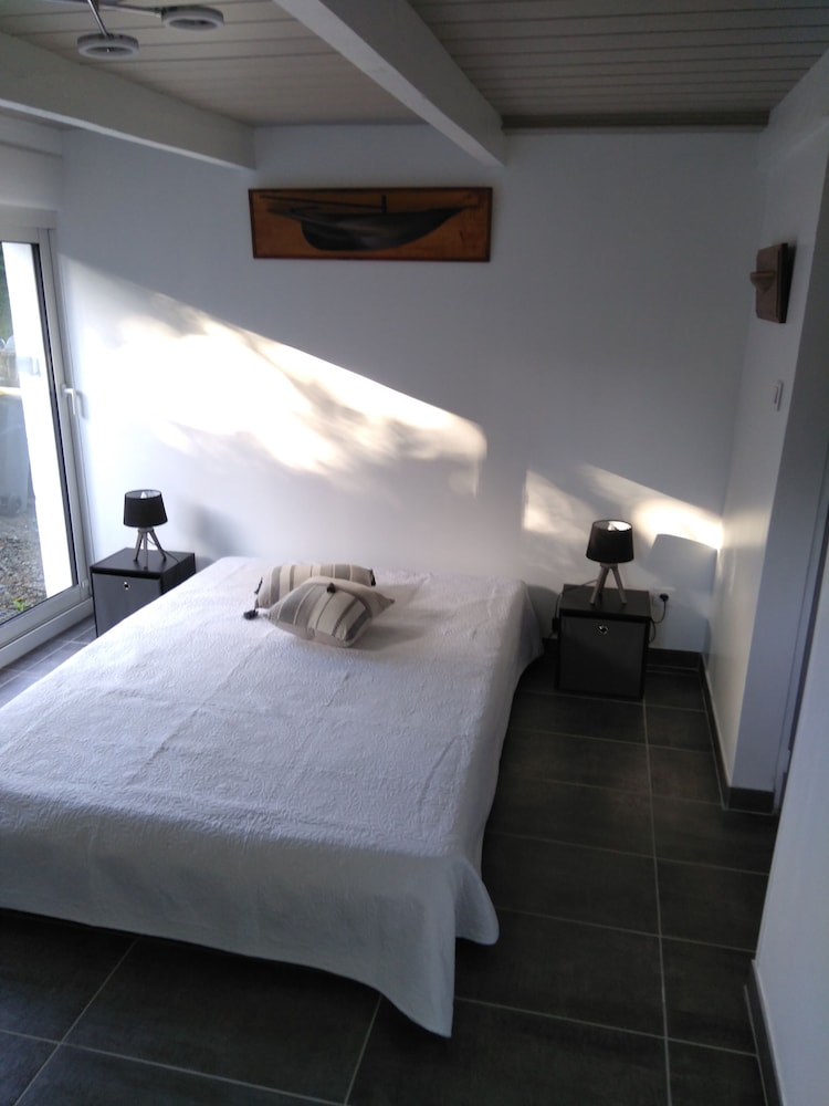 Typical Breton house 20 minutes from the pink granite coast Pedernec