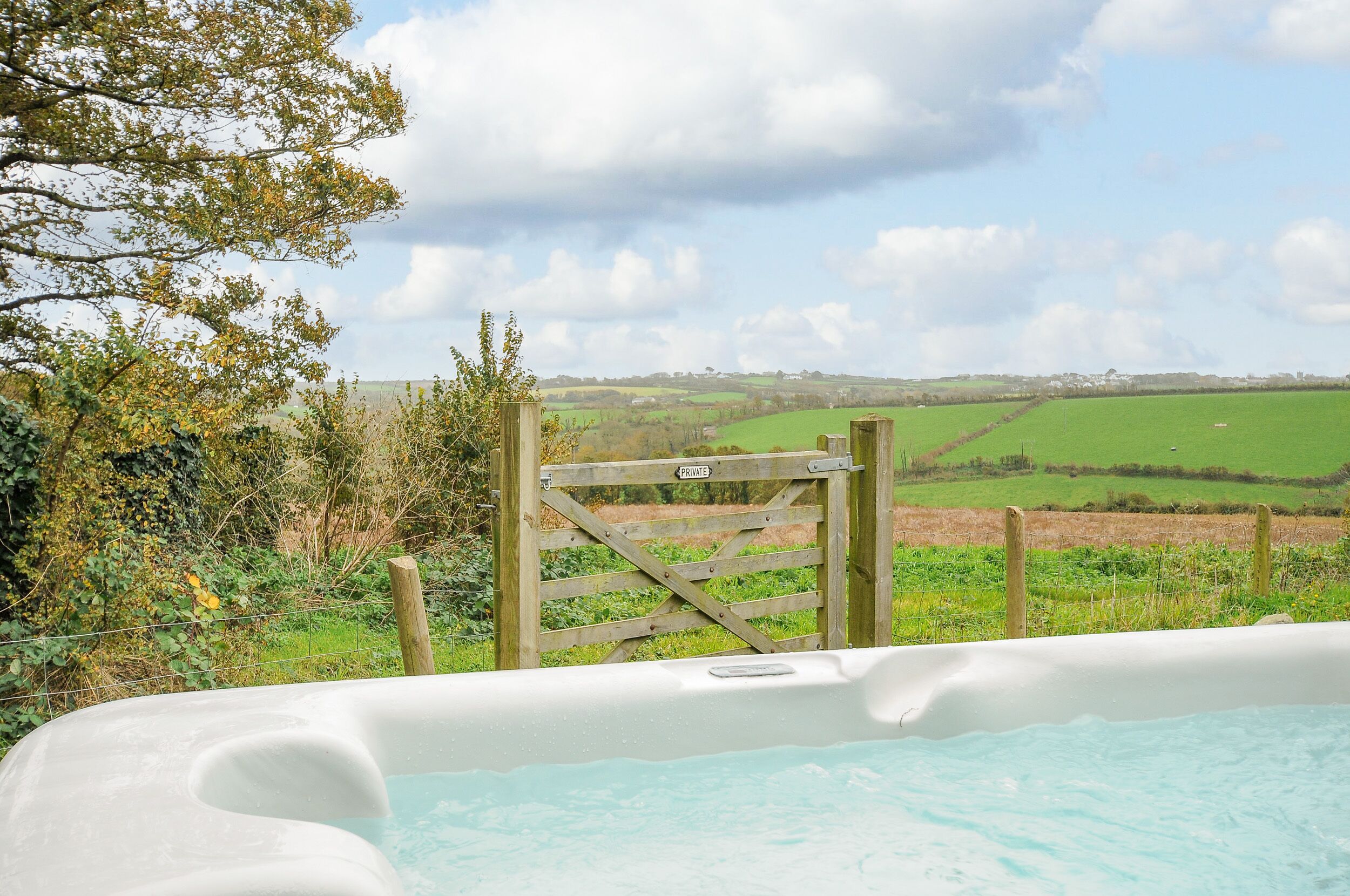 Outdoor spa tub