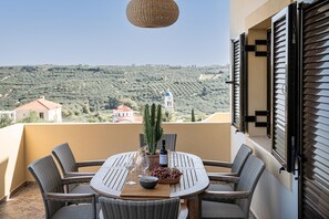 Outdoor dining - Villa Hibiscus (Platanias)