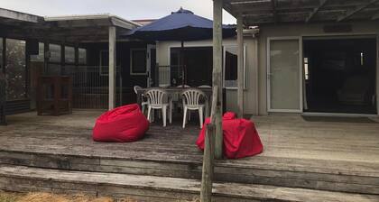 Himatangi Getaway w/ spa - Family Friendly