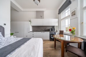 1 bedroom, desk, iron/ironing board, free WiFi