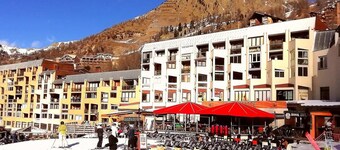 Estudio luminoso junto al remonte con vistas a las pistas