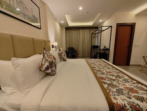 Premium bedding, in-room safe, blackout drapes, soundproofing - Regenta Inn Greater Noida (Greater Noida)