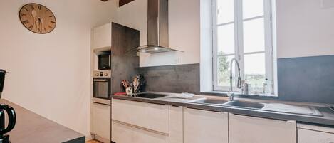 Køleskab, mikrobølgeovn, opvaskemaskine