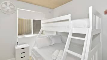 2 bedrooms, iron/ironing board, WiFi, bed sheets