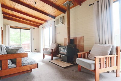 The Early Settler 200 metres from CBD