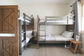 3 bedrooms, desk, iron/ironing board, travel cot