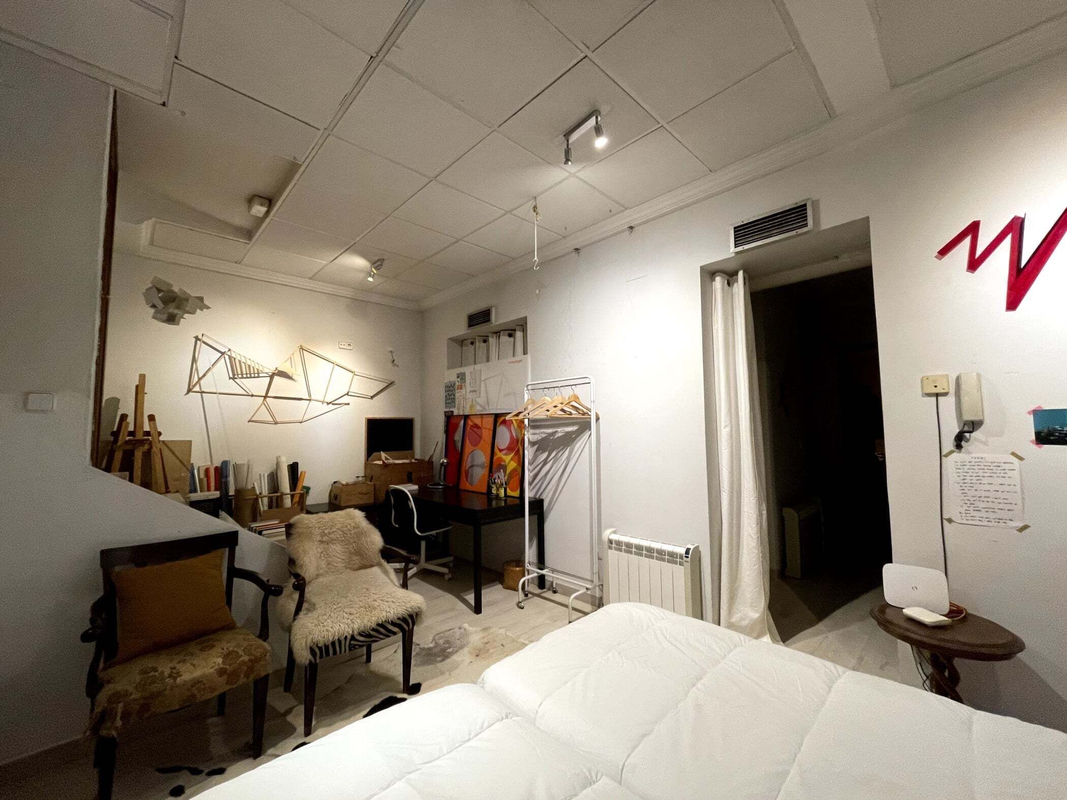 2 bedrooms, iron/ironing board, internet, bed sheets