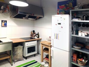 Fridge, microwave, oven, coffee/tea maker