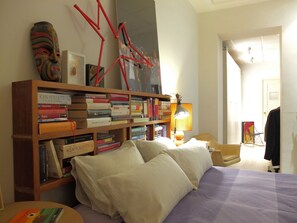 2 bedrooms, iron/ironing board, Internet, bed sheets - Cosy artist studio in Barrio de Salamanca (Madrid)