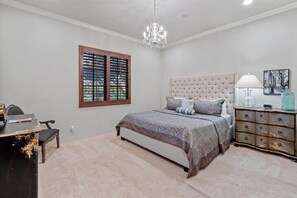4 habitaciones, escritorio, tabla de planchar con plancha y wifi gratis 