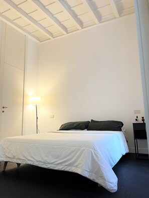 1 dormitorio, escritorio, tabla de planchar con plancha y wifi gratis