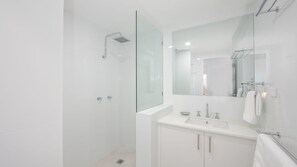 Een douche, een haardroger