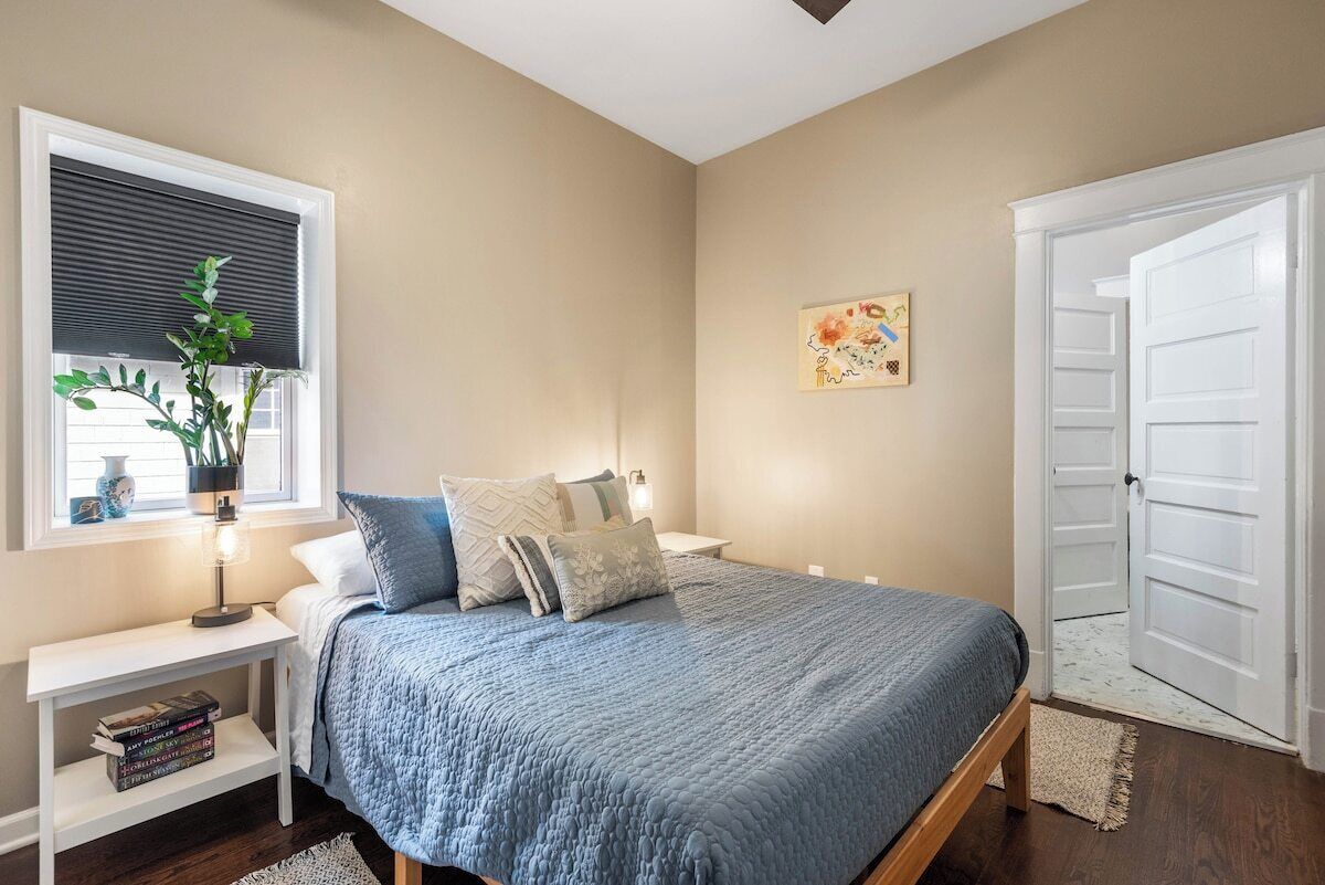 2 bedrooms, iron/ironing board, WiFi (free), bed sheets