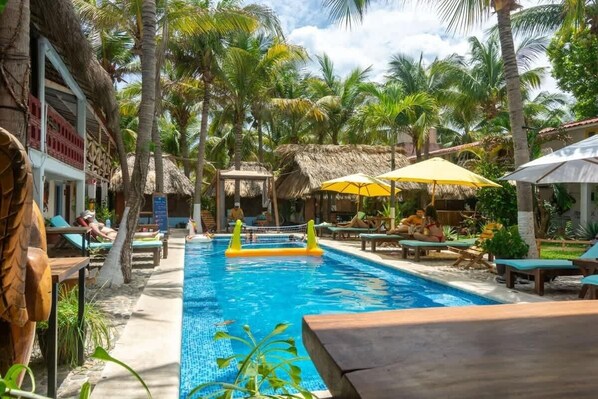 Pool - Fridas Paradise with beach access and garden! (Brisas de Zicatela)