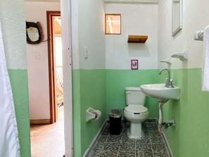 Shower - Zicatela Apartment: Beach, Pool & Garden! (Brisas de Zicatela)