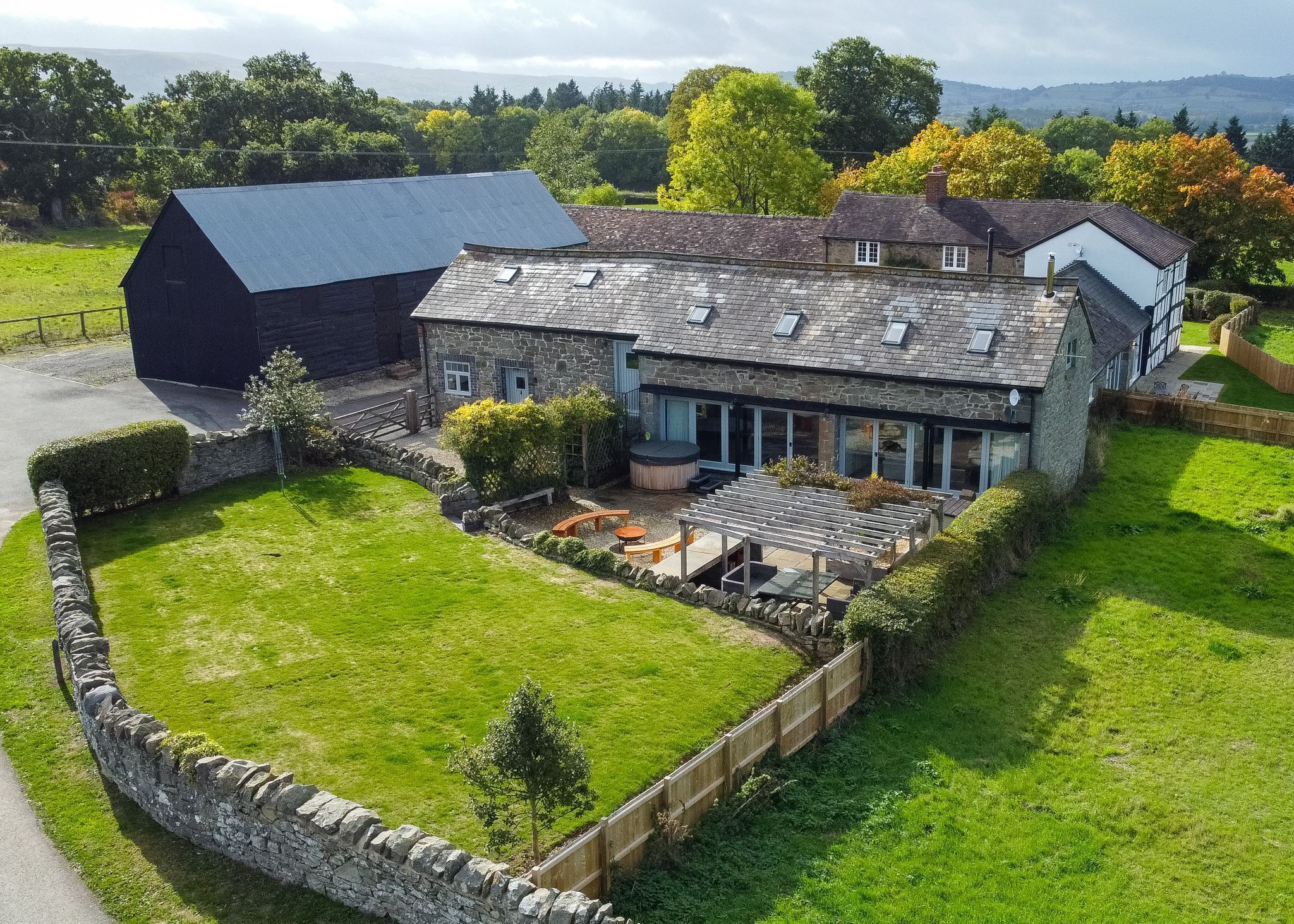 Camlad Barn enjoys an enclosed lawned area