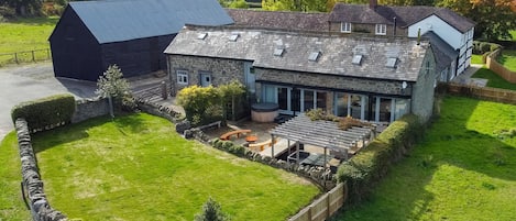 Camlad Barn enjoys an enclosed lawned area