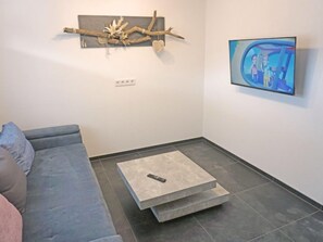 TV - Apart Handle by Interhome (Fliess/Landeck/Tirol West)