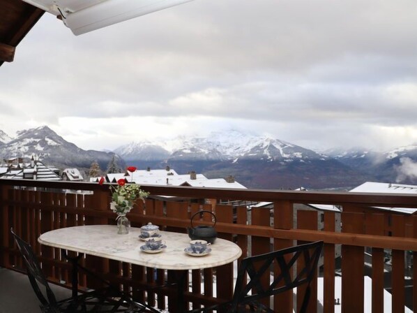 Outdoor dining - Grand Hôtel B47 by Interhome (Villars)