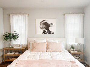 3 多间卧室、办公桌、免费 WiFi、床单