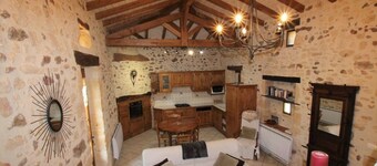 Property with 2 houses (10 and 4 people) and 2 heated swimming pools