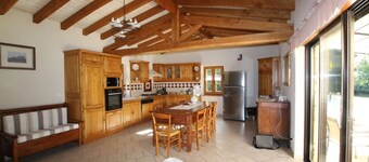 Propriété avec 2 maisons (10 et 4 personnes) et 2 piscines chauffées
