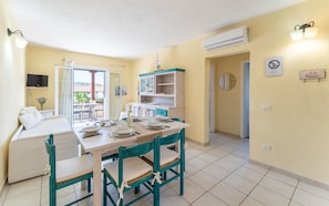 Comfort Apartment | Living area | 28-inch flat-screen TV with cable channels, TV - Residence a Marinella a 450 mt dal mare (Golfo Aranci)