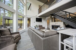 تلفزيون ذكي، مدفأة، كرة قدم الطاولة