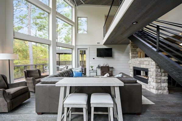 تلفزيون ذكي، مدفأة، كرة قدم الطاولة