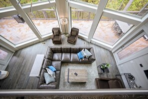Smart TV, fireplace, table football - Light My Fire-3 Bed+Gameroom+3.5 Bath (Sleeps 9) (Broken Bow)