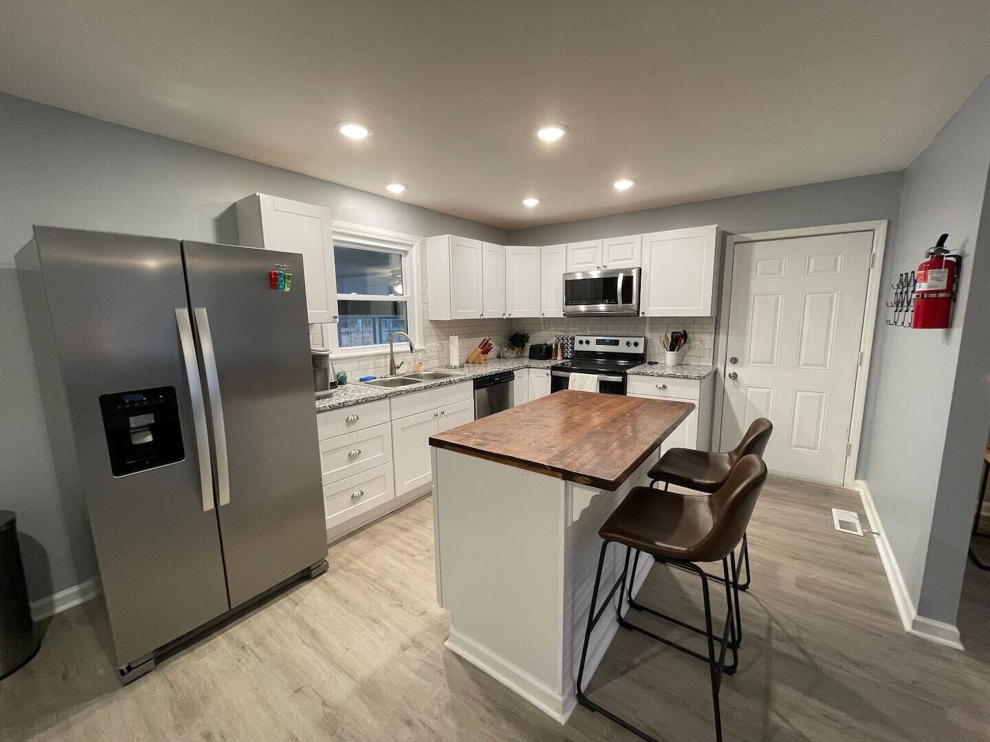 Frigorífic, microones, forn i placa de cuina 