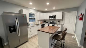 Frigorífic, microones, forn i placa de cuina