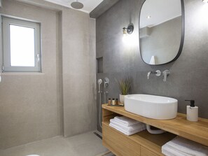 Dusche, Haartrockner, Handtücher