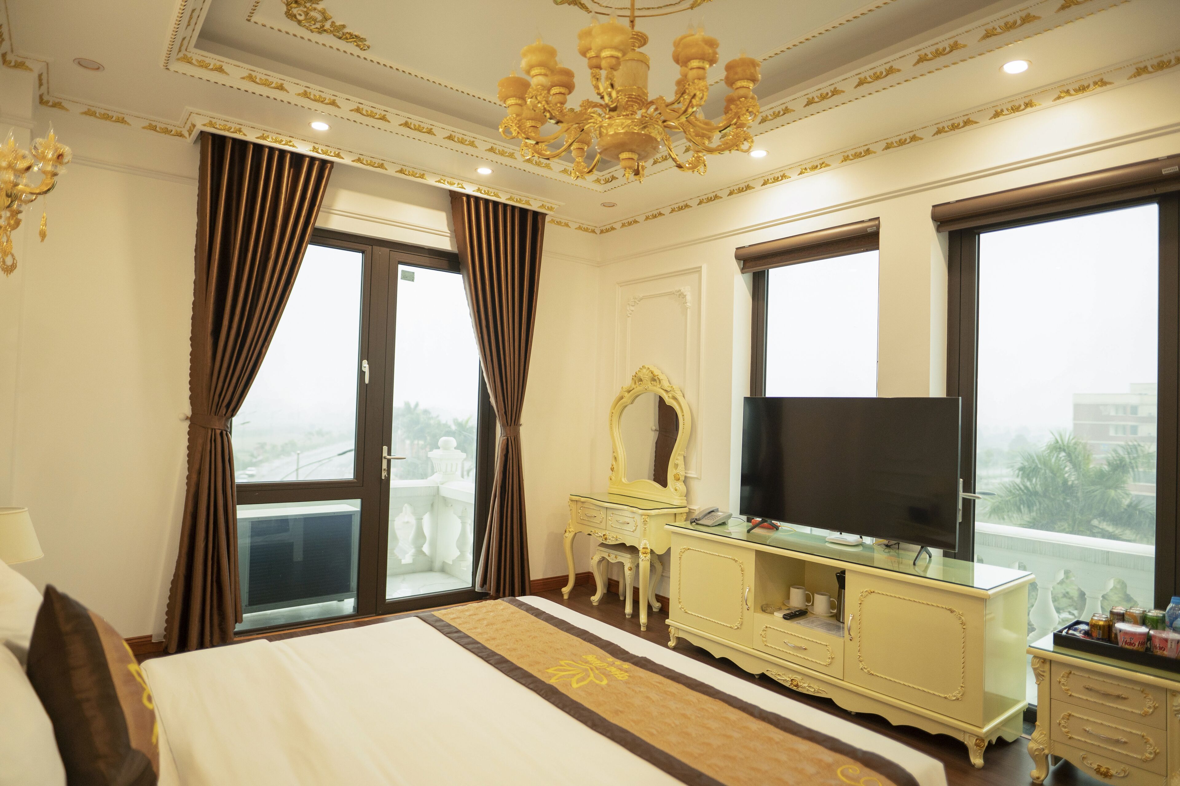 Deluxe Double with Balcony | Hypo-allergenic bedding, free minibar items, desk, blackout drapes