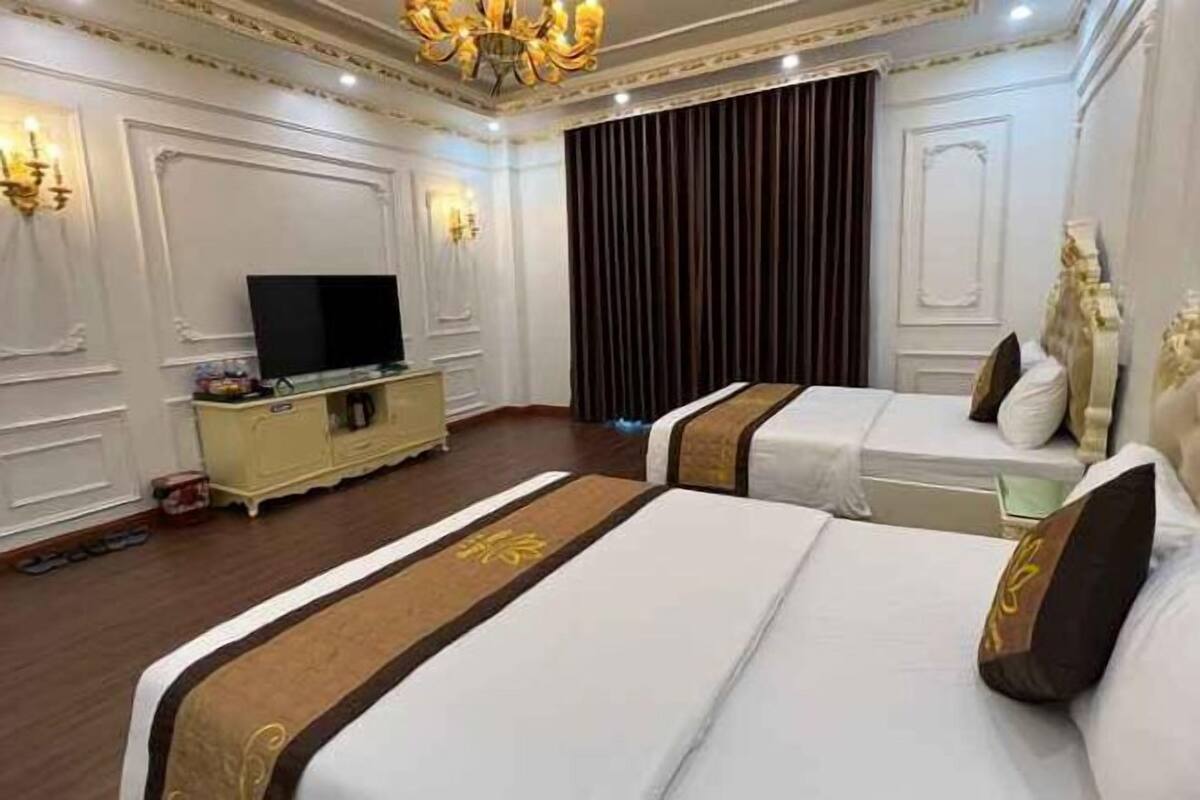 1 bedroom, hypo-allergenic bedding, free minibar items, desk