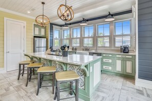 Réfrigérateur, micro-ondes, four, lave-vaisselle