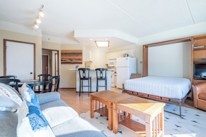 Iron/ironing board, free WiFi, bed sheets