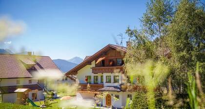 Appartement de vacances "Haus zur Vogelweide App 6" avec vue sur les montagnes, balcons et Wi-Fi.