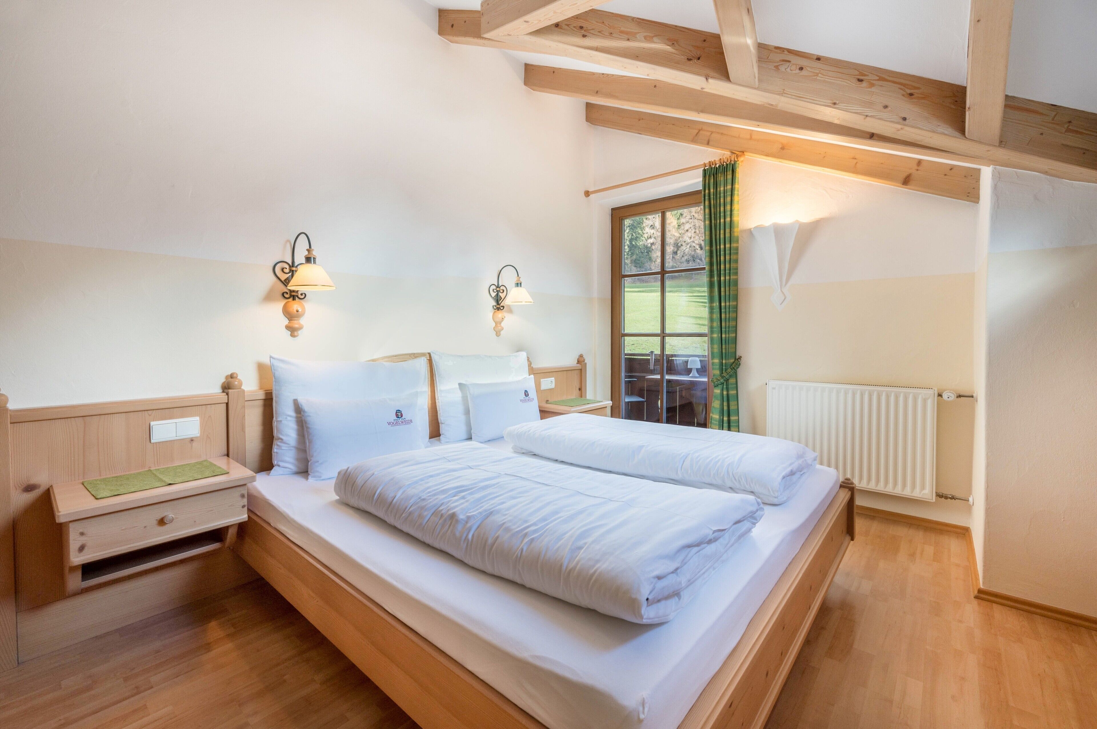 2 室のベッドルーム、WiFi (無料)、ベッドシーツ