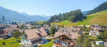 Appartement de vacances "Haus zur Vogelweide App 5" avec vue sur les montagnes, balcons et Wi-Fi.
