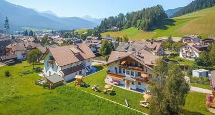 Ferienwohnung "Haus zur Vogelweide App 5" mit Bergblick, Balkonen und WLAN