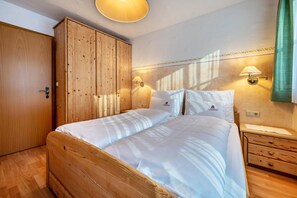 1 quarto, Wi-Fi de cortesia, roupa de cama